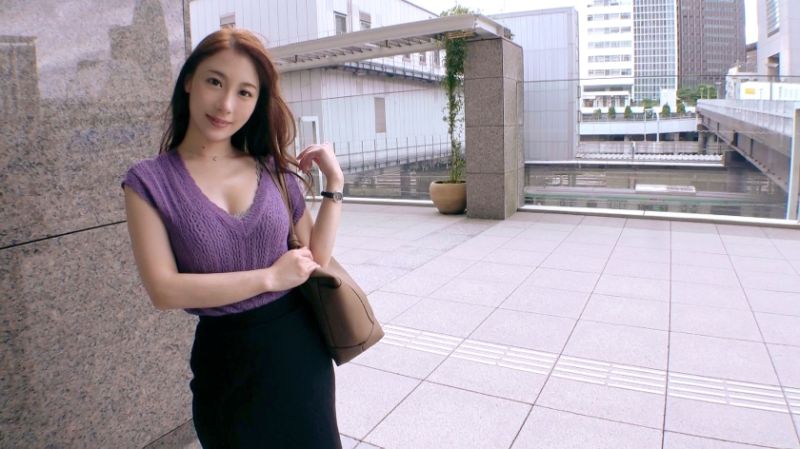 【抱かれたい女】24歳【美人保育士】れいかちゃん参上！セクシー過ぎる保育士の応募理由は『色々忘れたくて…抱かれたいの…』少々訳ありの美女は何かを吹っ切りたい一心でAV出演！『早く抱いて…』【敏感即イキ体質】オナニーだけで何度も絶頂！フェラしながらオナニーしちゃう【エロ保育士】挿入されればハメ潮吹きまくり【止まらない大量潮吹き】は必見！【ド変態な美人保育士】抱かれたいのは分かりましたよ…あんた、潮、吹き来たね？？？『忘れたいだけですょ…♪』※撮影終了後、潮の掛かり過ぎたカメラは故障しました※